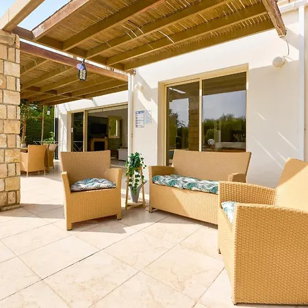 Anassa Private Pool Near אכסניה *