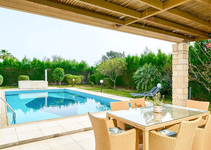 Anassa Private Pool Near Vila